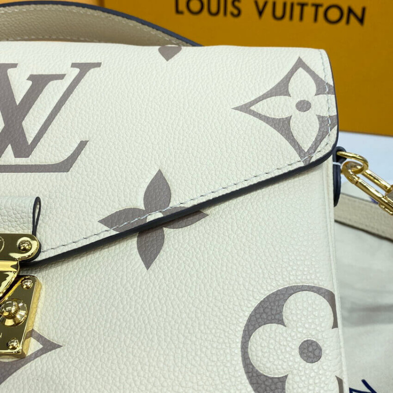 Louis Vuitton Pochette Metis M45596-6