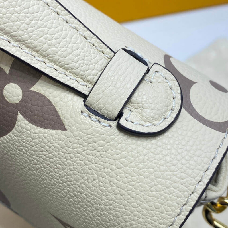 Louis Vuitton Pochette Metis M45596-11