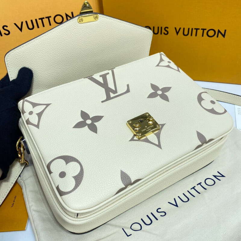 Louis Vuitton Pochette Metis M45596-12