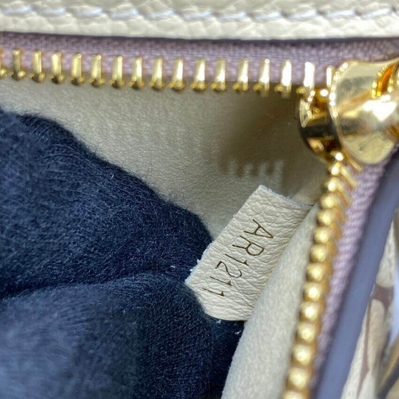 Louis Vuitton Pochette Metis M45596-15
