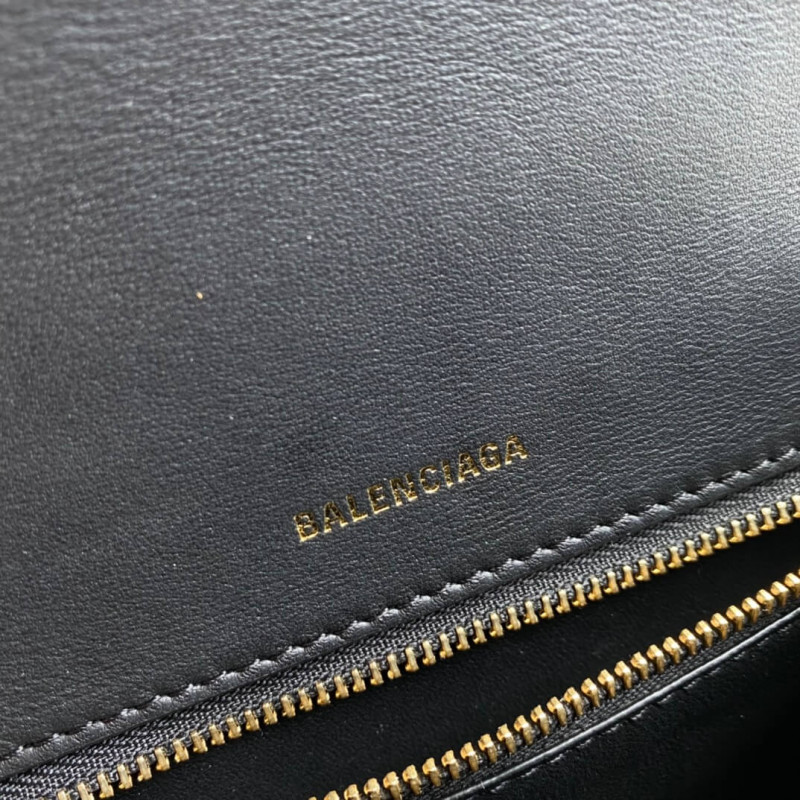 bolso de cuero con efecto Croc Balenciaga Sour-Effect-12