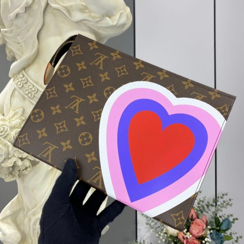 Juego de Louis Vuitton en la bolsa de tocador 26 M80282-3