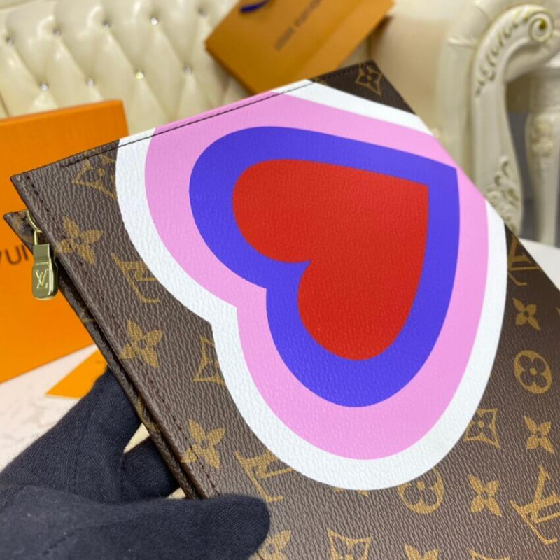 Juego de Louis Vuitton en la bolsa de tocador 26 M80282-4
