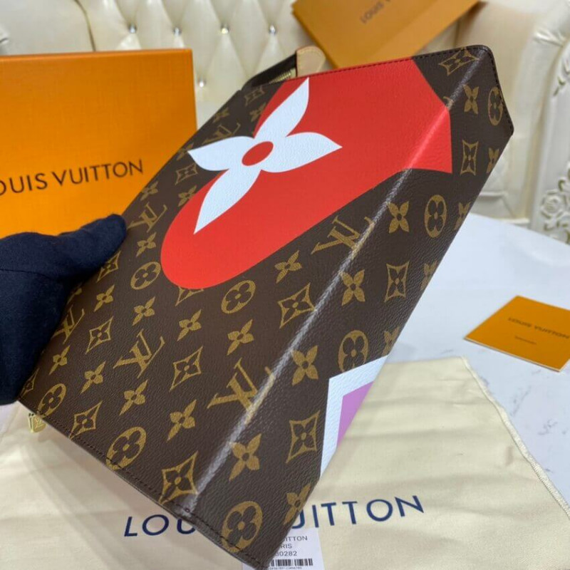 Juego de Louis Vuitton en la bolsa de tocador 26 M80282-5