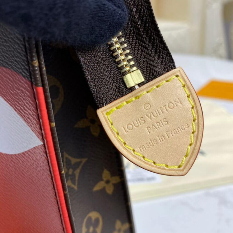 Juego de Louis Vuitton en la bolsa de tocador 26 M80282-7