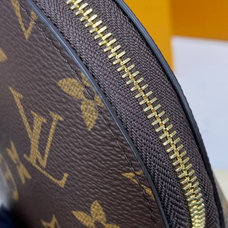 Louis Vuitton Cosmetic Pouch GM M47353-5