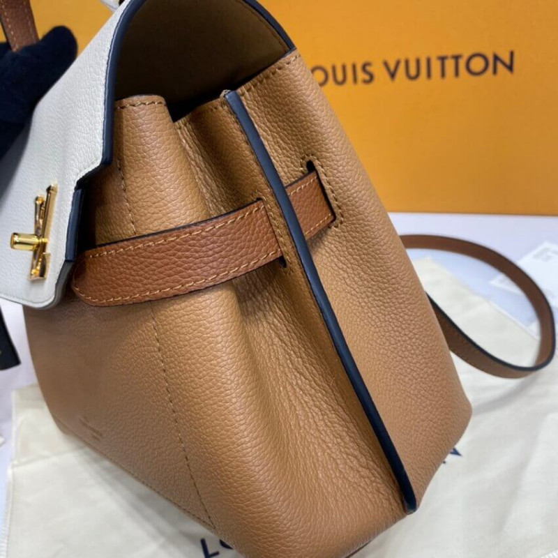 Louis Vuitton Lockme Ever BB M56645-7