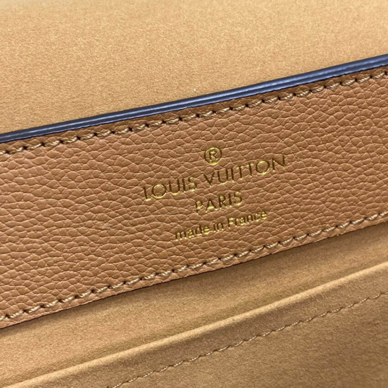 Louis Vuitton Lockme Ever BB M56645-14