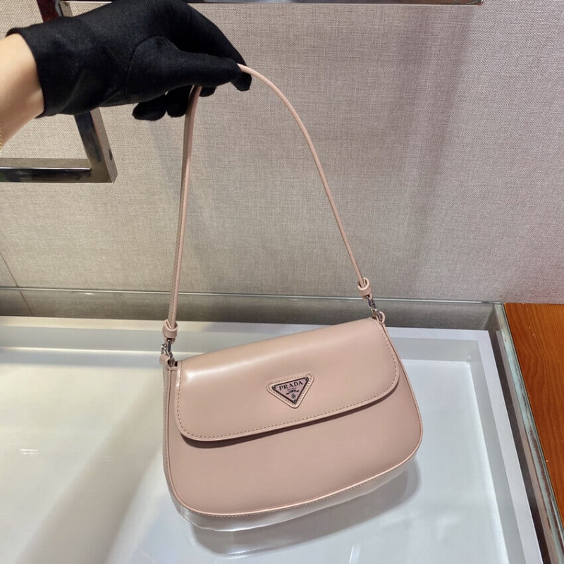 Bolso de cuero cepillado de Prada Cleo con aleta 1BD311-3