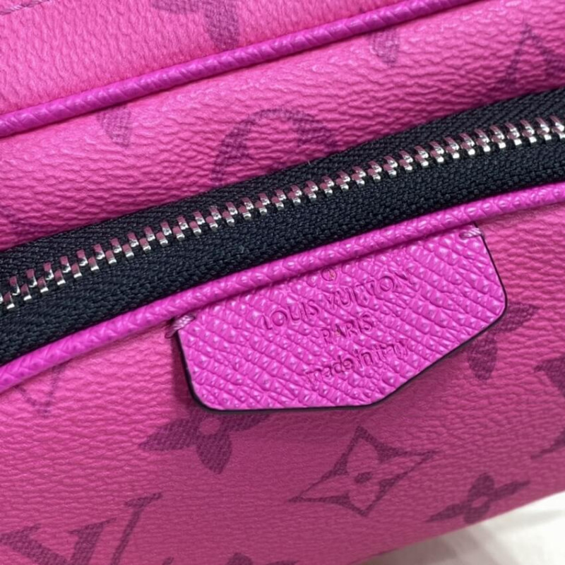 Louis Vuitton Outdoor Pouch Rosy M30781-9