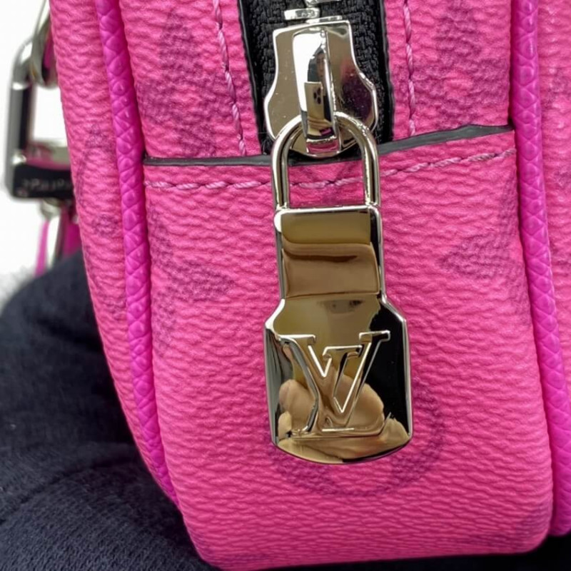 Louis Vuitton Outdoor Pouch Rosy M30781-10