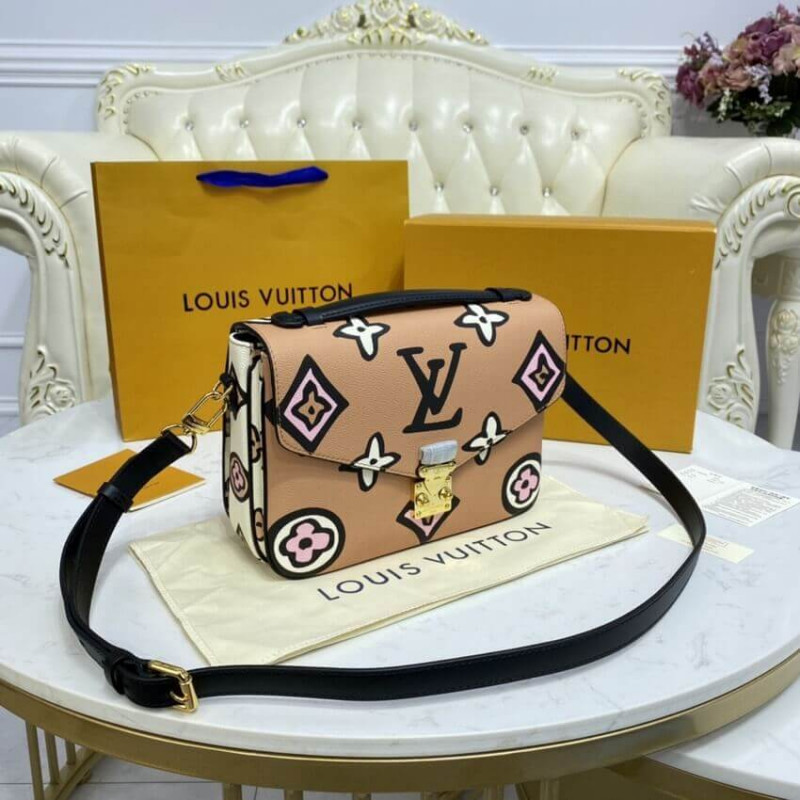 Louis Vuitton Pochette Metis M45823-4