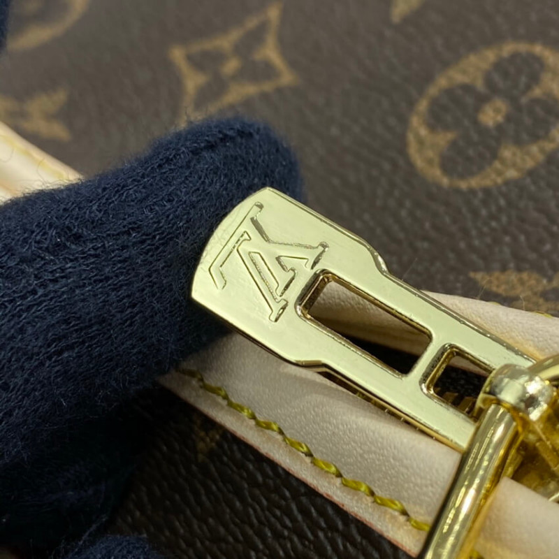 Louis Vuitton Monogram Canvas Carrier 40 M42024-12
