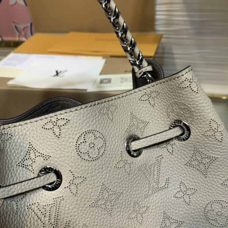 Louis Vuitton Mahina Leather Bella M57201-4