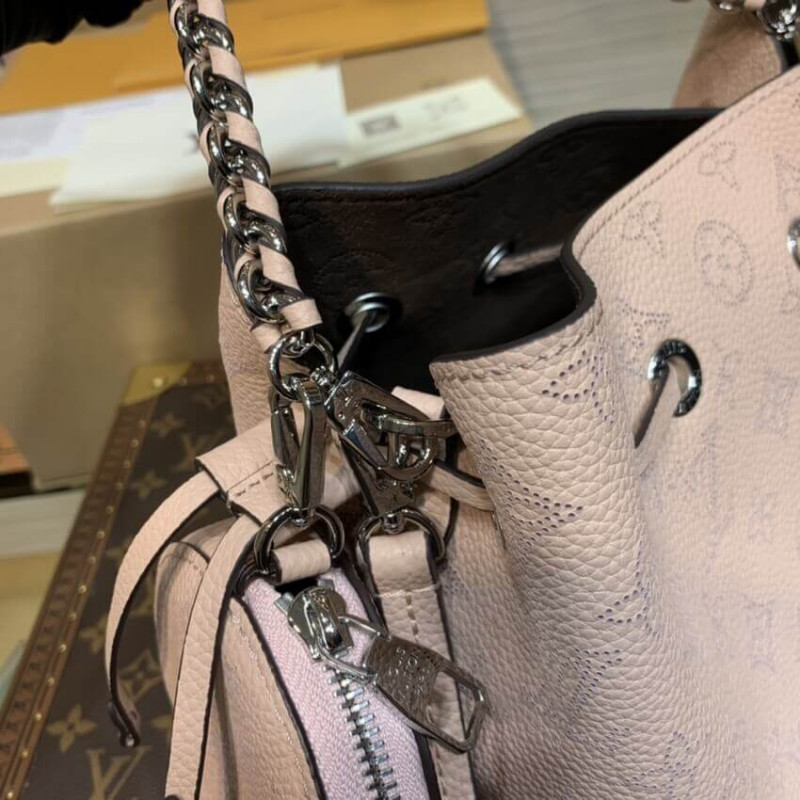 Louis Vuitton Mahina Leather Bella M57068-5