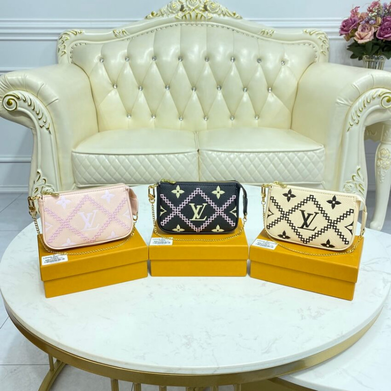 Louis Vuitton Mini Pochette AccessOires M81140-13