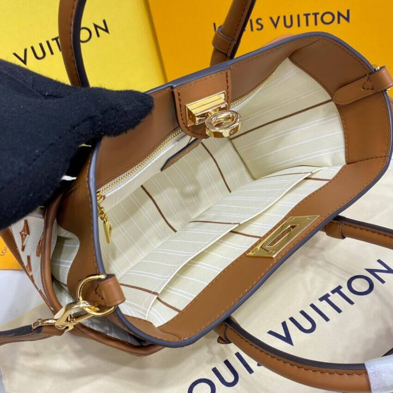 Louis Vuitton a mi lado PM M59905-10