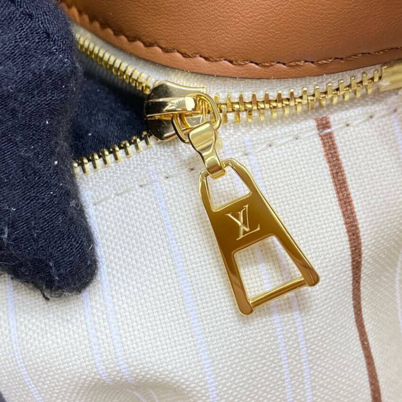 Louis Vuitton a mi lado PM M59905-11