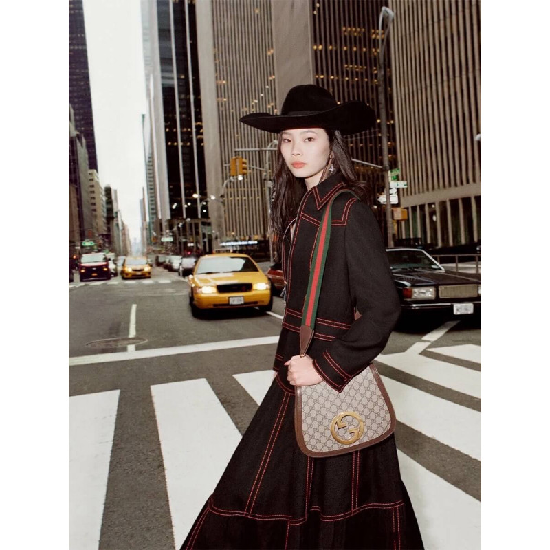 Bolso de hombro medio rubio Gucci con entrelazado redondo G 699210-3
