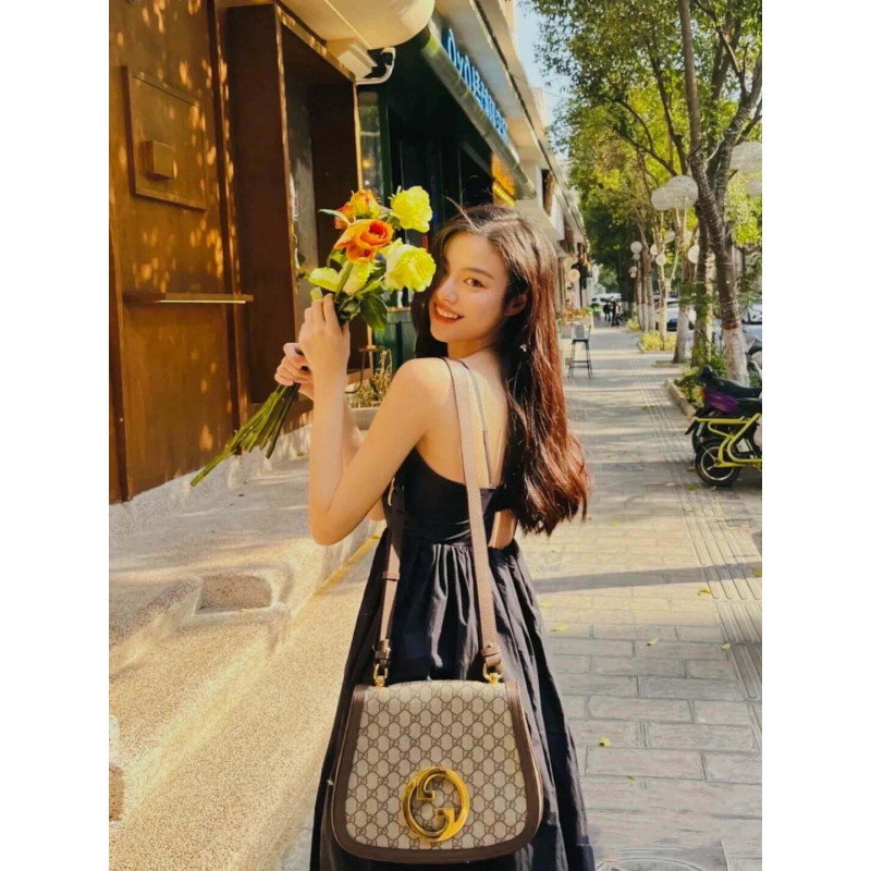 Bolso de hombro medio rubio Gucci con entrelazado redondo G 699210-5