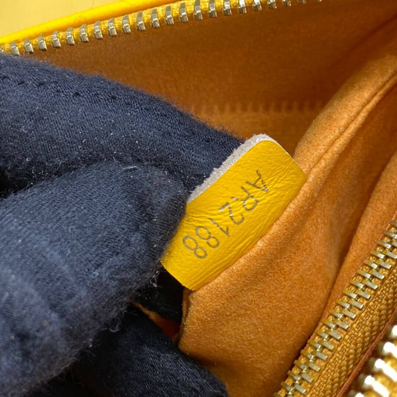 Louis Vuitton Coussin PM Bolsa M20378 Amarillo-13