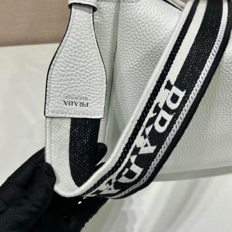 Bolso de cuero grande Prada 1BC170-9