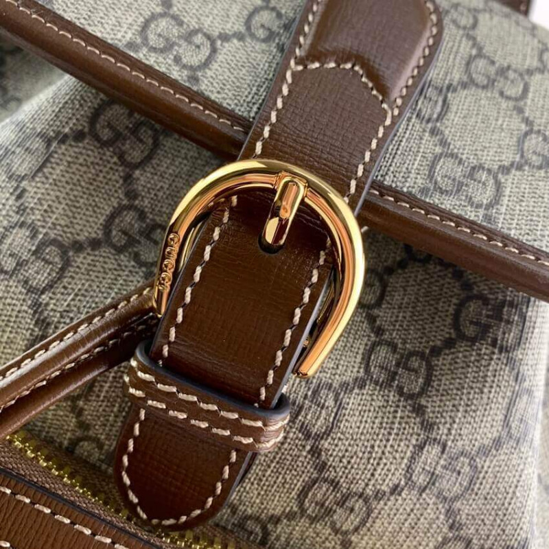 mochila Gucci con g de enclavamiento en GG Supreme 674147-7