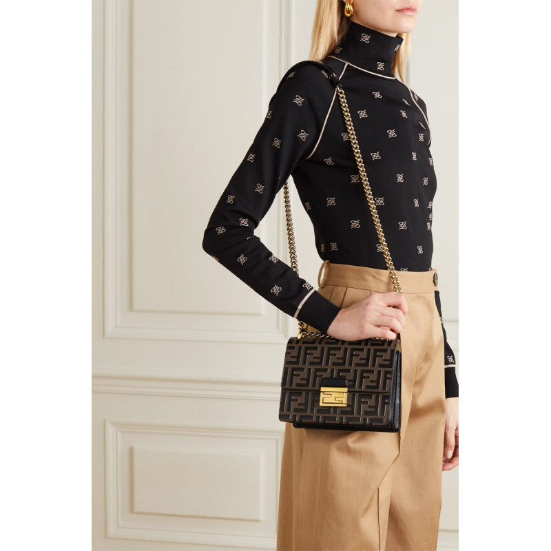 Fendi kan u Bolsa pequeña con logotipo de FF en relieve 8M0417-1