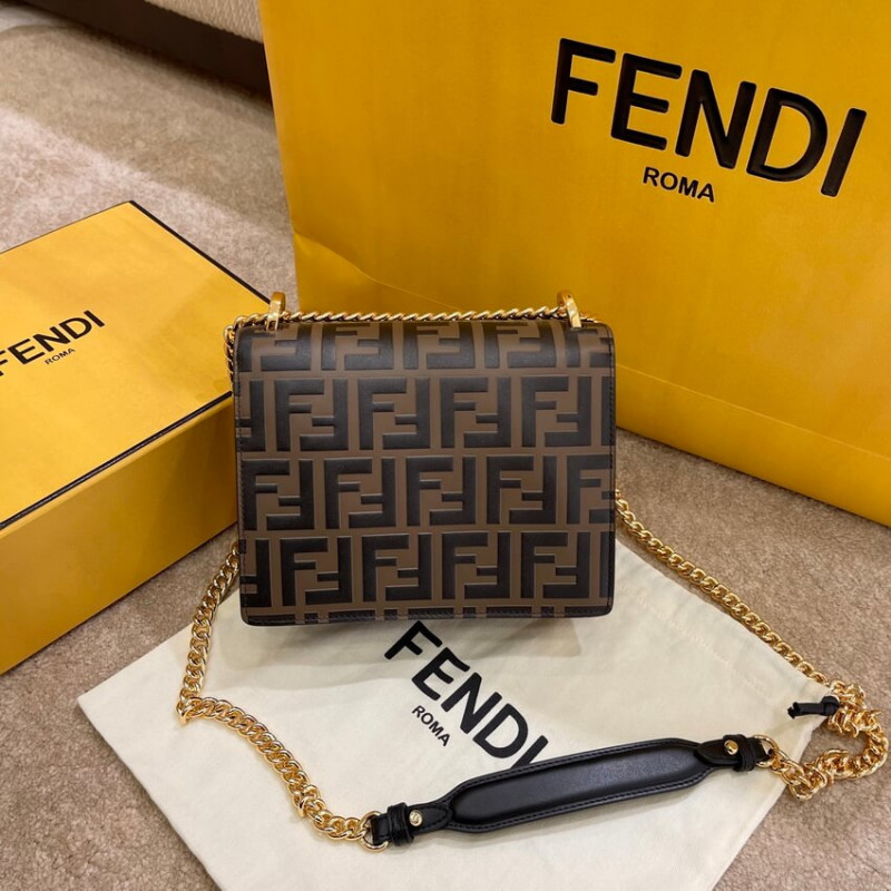 Fendi kan u Bolsa pequeña con logotipo de FF en relieve 8M0417-12