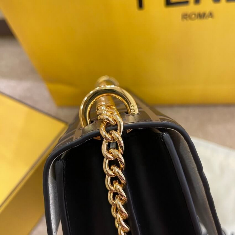 Fendi kan u Bolso de hombro de cuero mediano 8M5327-3