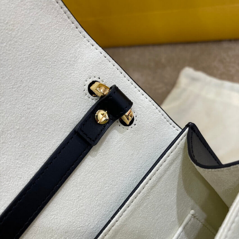 Fendi kan u Bolso de hombro de cuero mediano 8M5327-4
