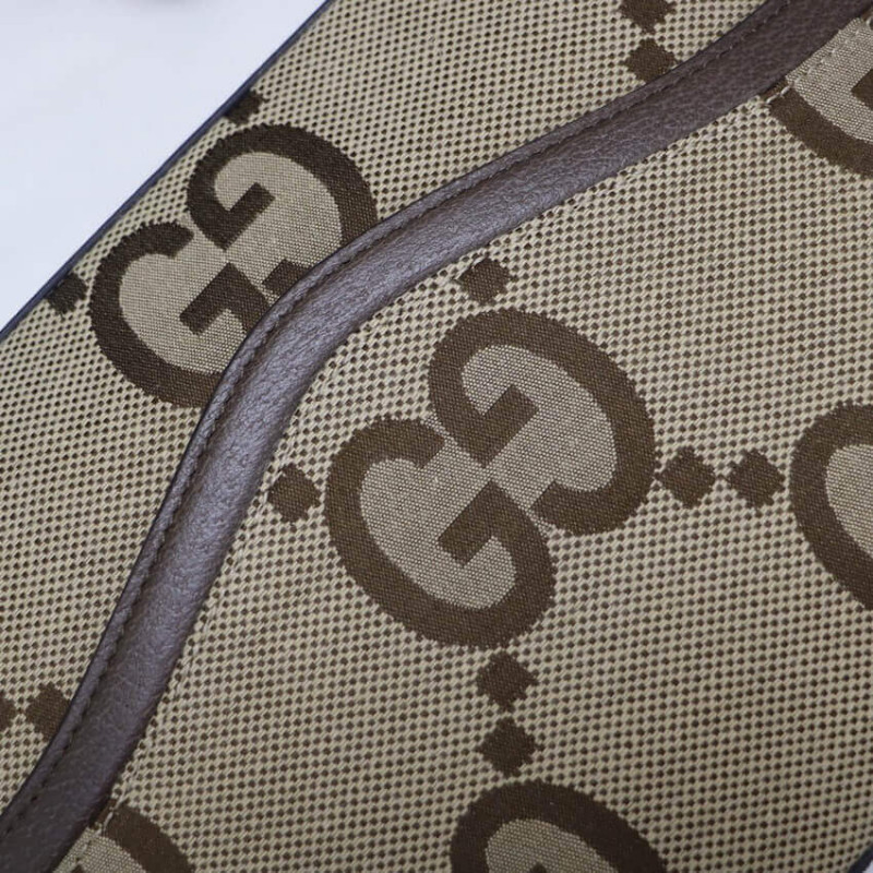 Bolsa de mensajero Gucci con Jumbo GG 675891-5