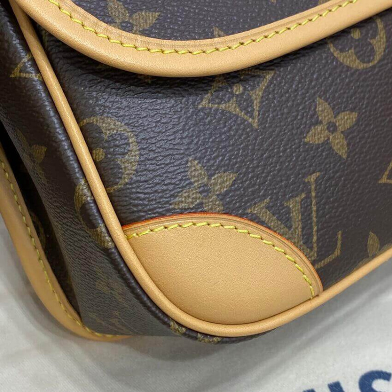 Louis Vuitton Monogram Canvas Diane Bolsa M45985-11