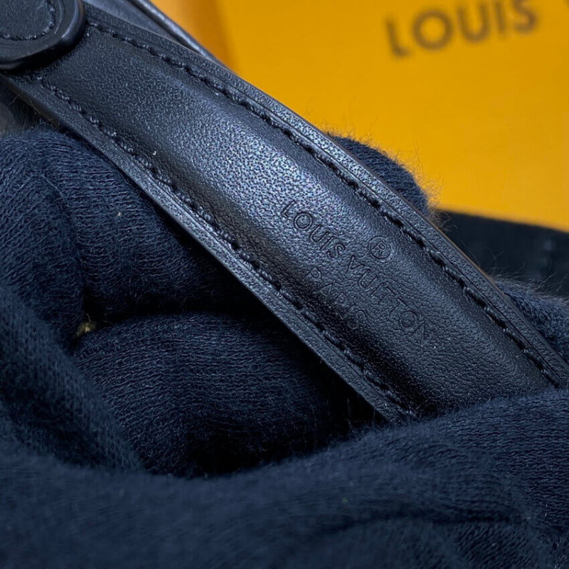 Louis Vuitton Becerro de cuero Crossbody M80450-15