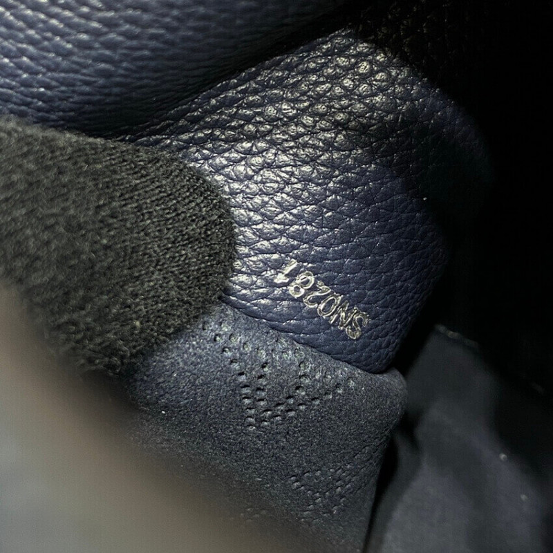 Louis Vuitton Mahina Becerro perforado Muria M59554-16