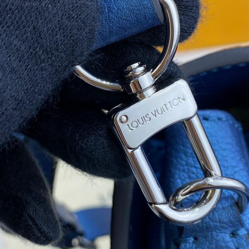 Louis Vuitton Pochette Metis M59211 Navy Nacre-10