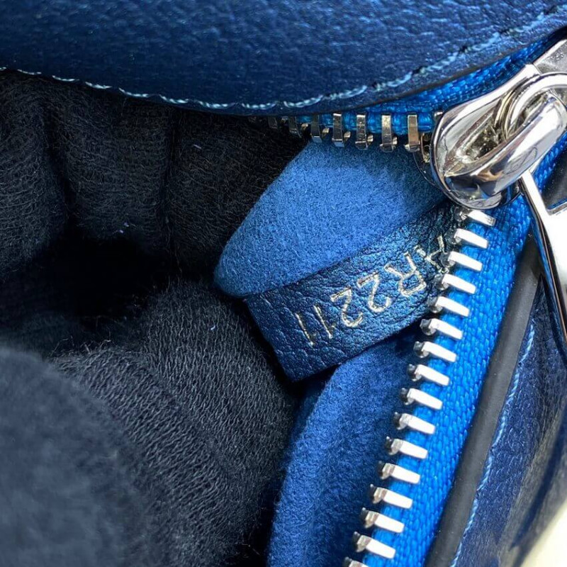 Louis Vuitton Pochette Metis M59211 Navy Nacre-16