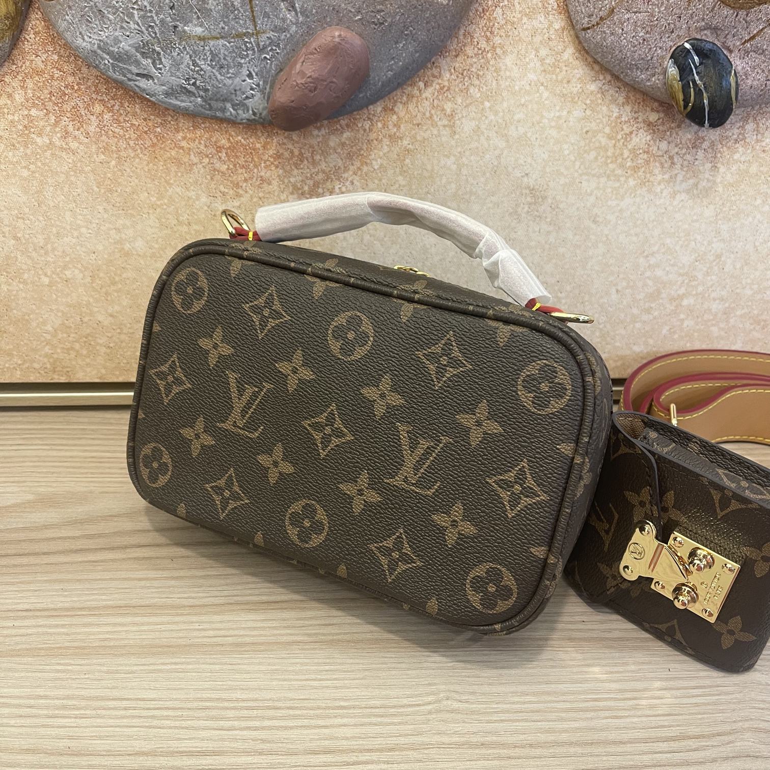 Louis Vuitton Sporty Utility Crossbody Bolsa- Correa de cuero-2