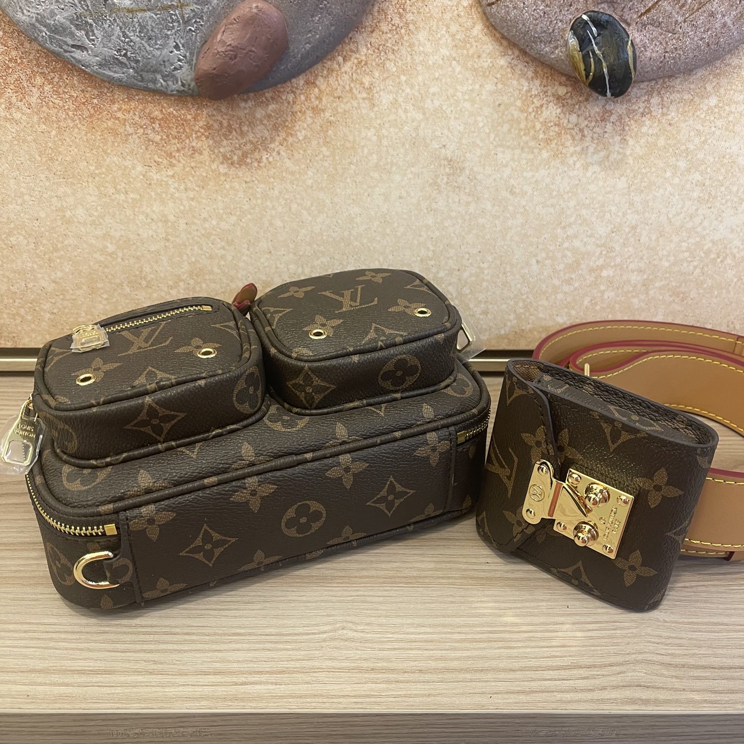 Louis Vuitton Sporty Utility Crossbody Bolsa- Correa de cuero-3
