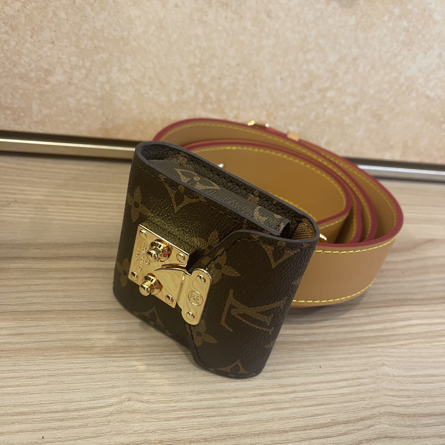 Louis Vuitton Sporty Utility Crossbody Bolsa- Correa de cuero-4