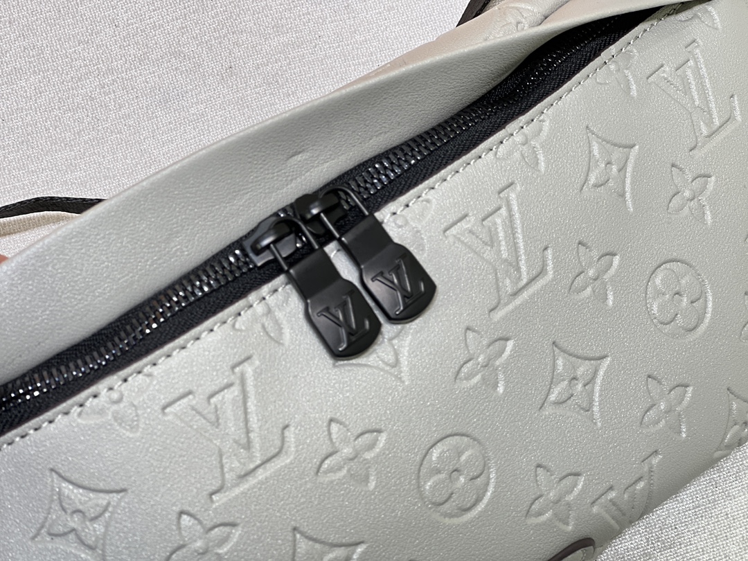 Louis Vuitton Discovery BumBolsa PM-2