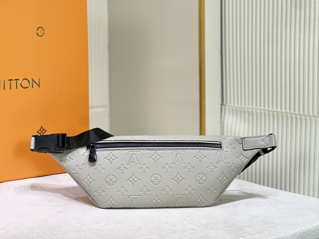Louis Vuitton Discovery BumBolsa PM-4