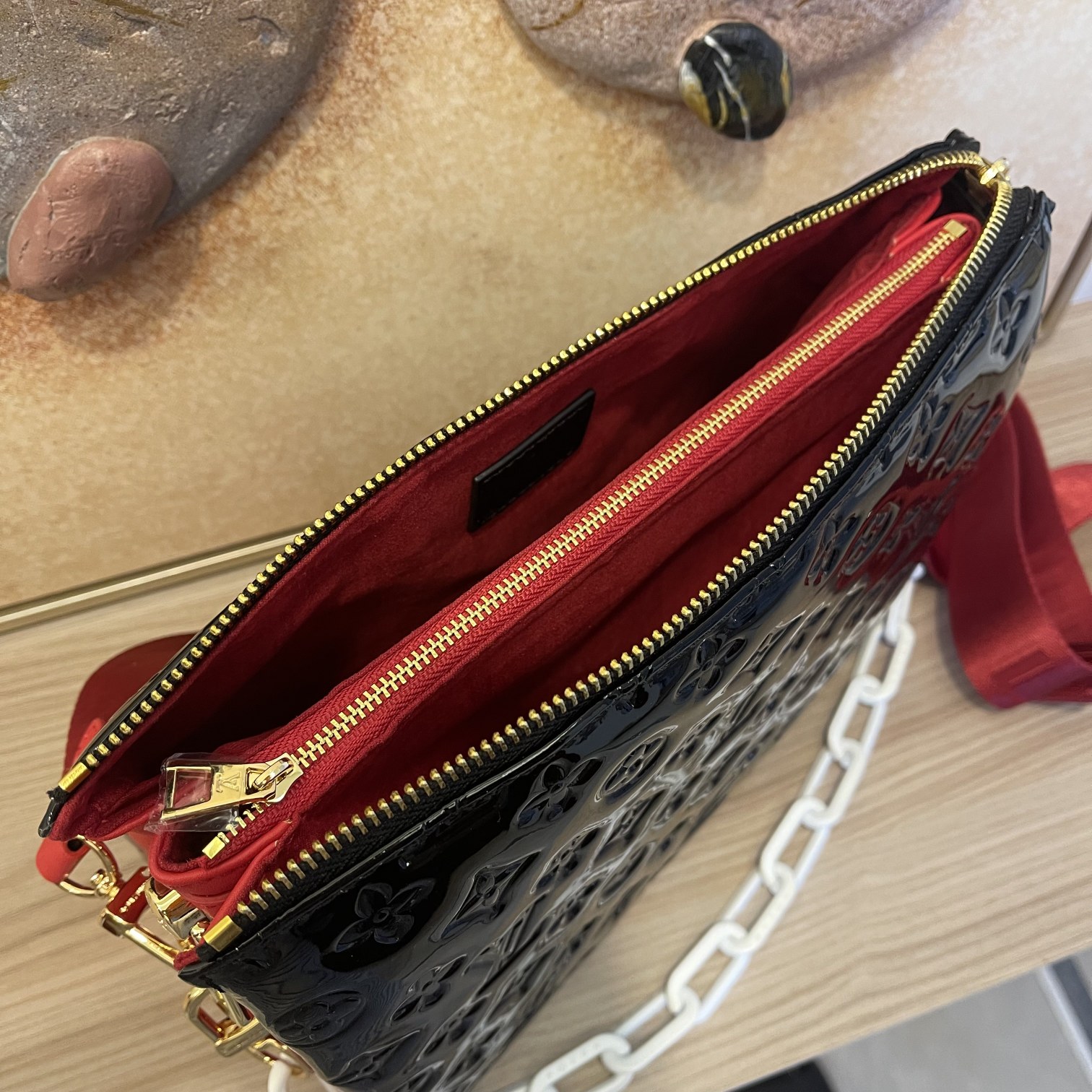 Louis Vuitton Coussin PM Patent Leather- Negro/Verde-3