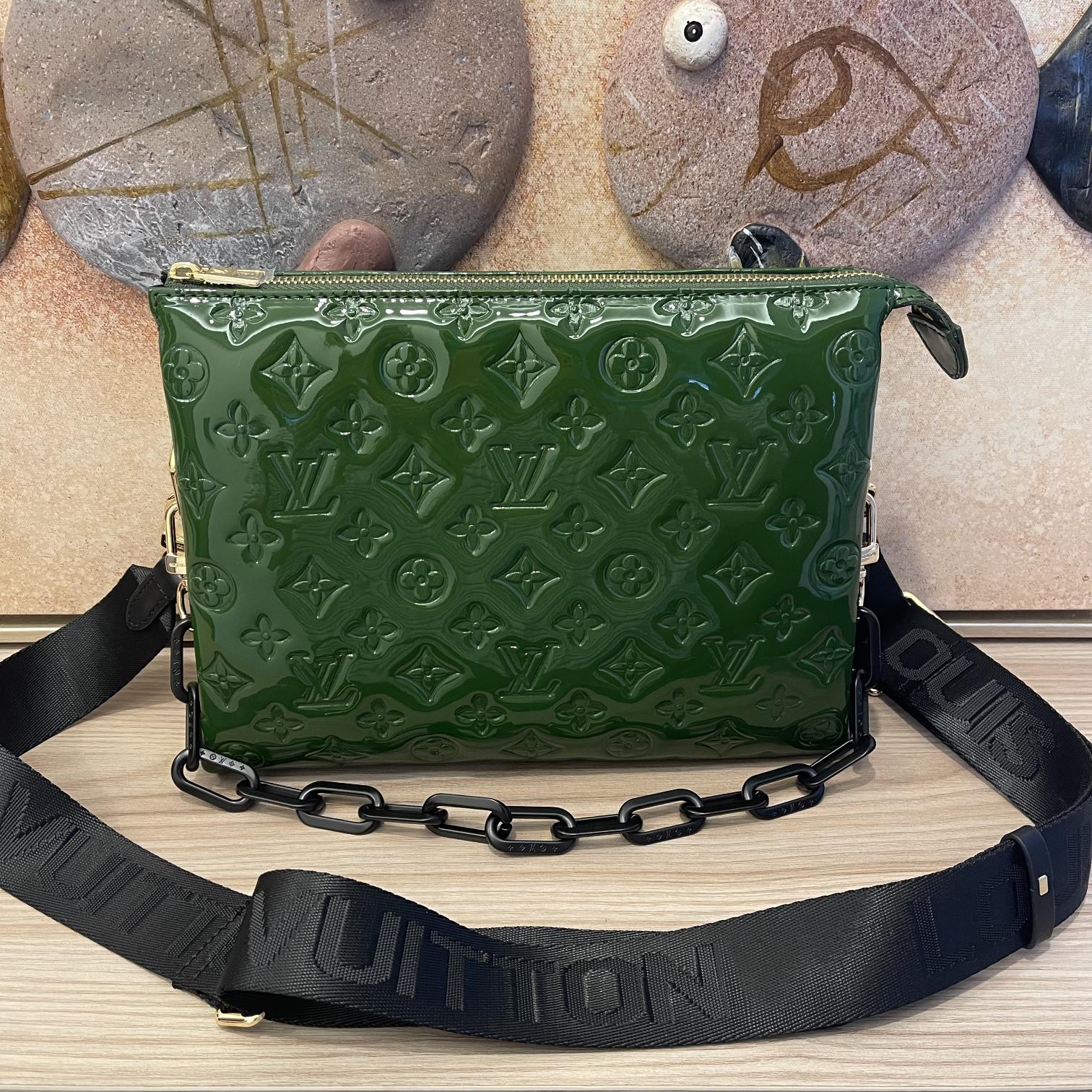 Louis Vuitton Coussin PM Patent Leather- Negro/Verde-5