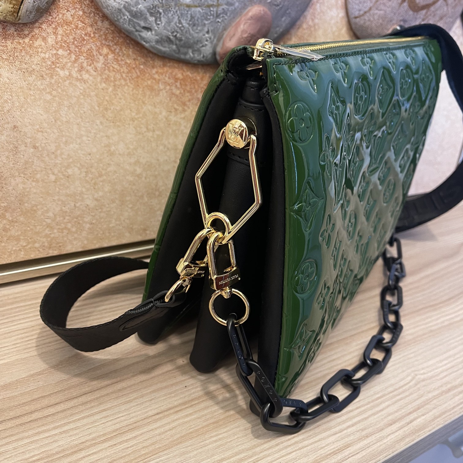 Louis Vuitton Coussin PM Patent Leather- Negro/Verde-6