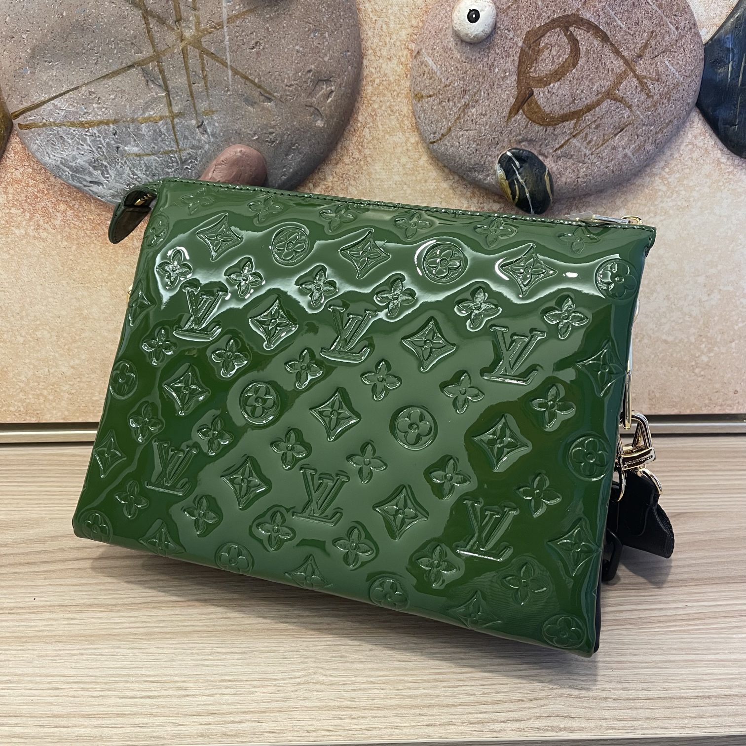 Louis Vuitton Coussin PM Patent Leather- Negro/Verde-7