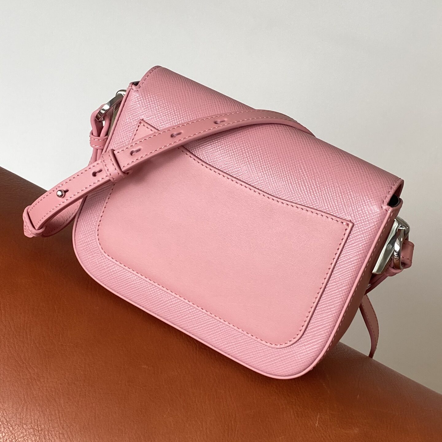 bolso de hombro de identidad de cuero prada saffiano-12