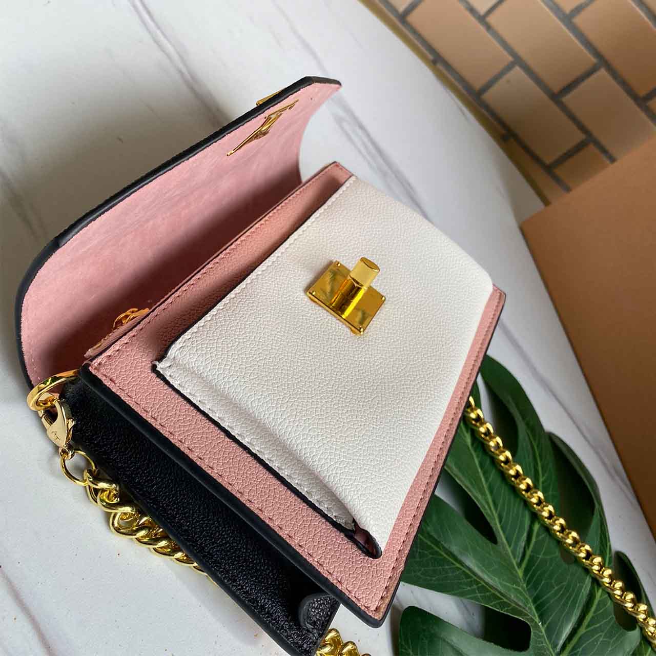 LOUIS VUITTON MYLOCKME Cadena Bolsa M56641 Rojo/Pink&White-12